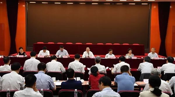 國資委與中央企業簽訂經營業績責任書,郝鵬強調要全力以赴穩增長切實發揮好“穩定器”作用